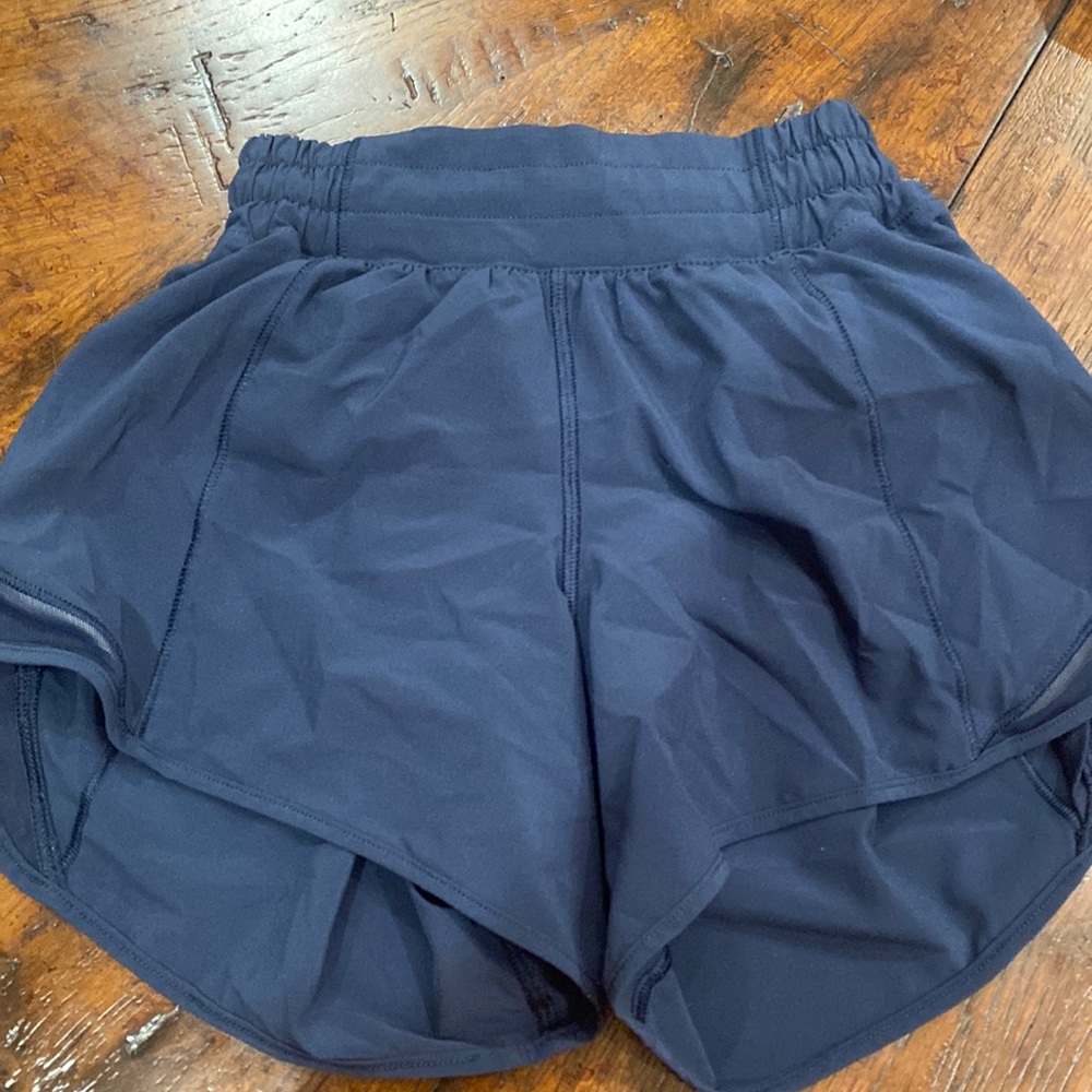 Hotty Hot shorts, size 2, length 4, tied, in great condition